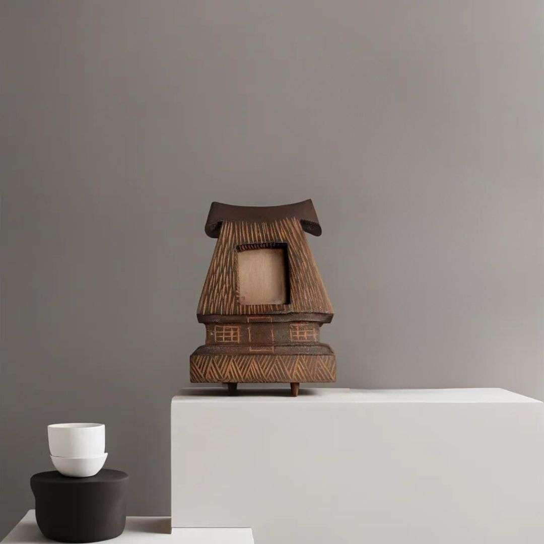 7 Bure Frame - Image 1